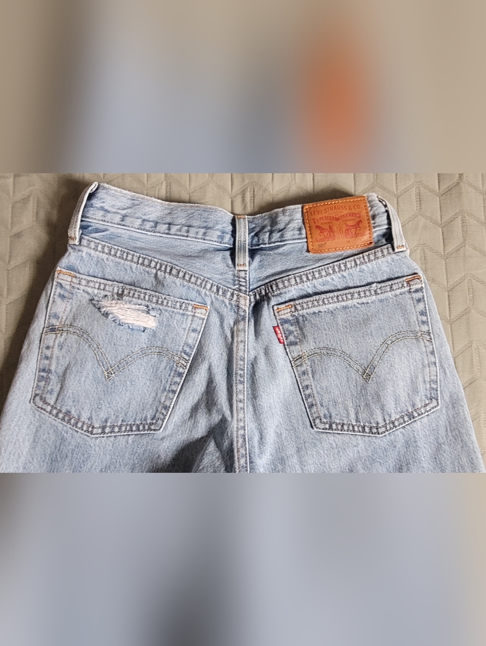 Levi's 501 Distressed Straight Leg Jeans Light Wash Mid Rise Vintage Size 24 - Picture 3 of 12